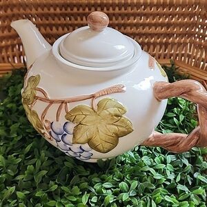 Embossed Grapes Twisted Grape Vine Handle